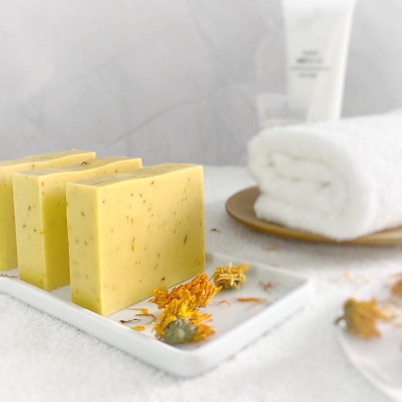 Calendula Extract Handmade Soap - สบู่ - วัสดุอื่นๆ สีเหลือง