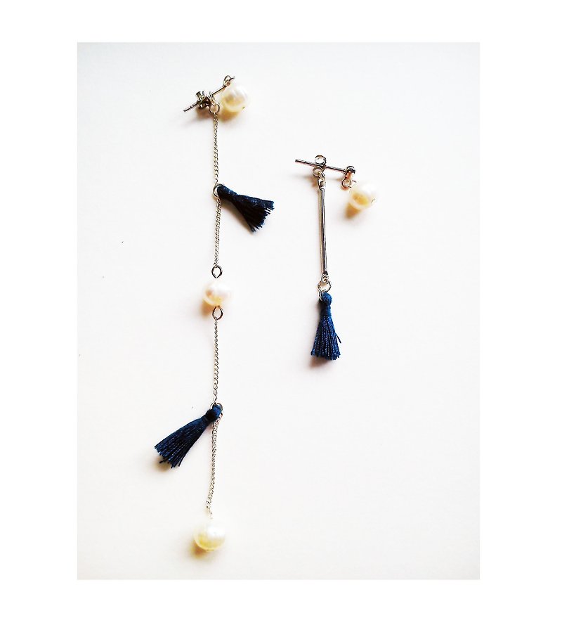 Detachable hand-made extra-long 13cm freshwater pearl with its own design tassel earrings_925 white fungus needle ears_sailor blue tassel_Long Vocation series - ต่างหู - โลหะ สีน้ำเงิน