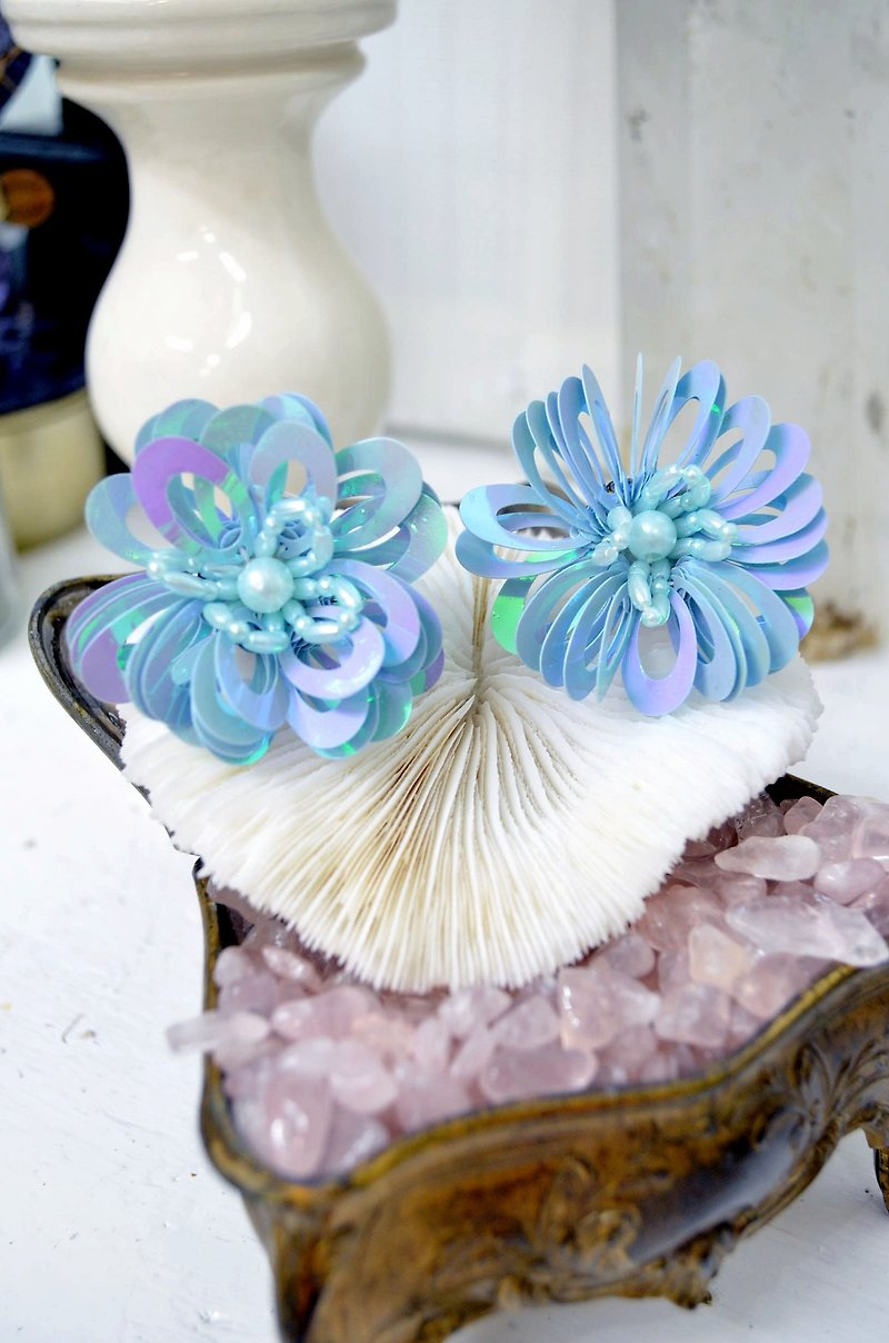 Blue sequins flower earrings dry flower glass ball ear wall pair for sale - ต่างหู - พลาสติก สีน้ำเงิน