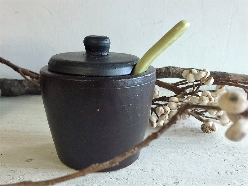 Ink pottery salt pot _ pottery tea pot seasoning pot - ขวดใส่เครื่องปรุง - ดินเผา สีดำ