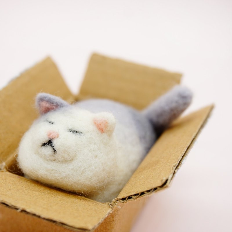 Needle Felt Cat in Box Decoration Gifts for Cat Lovers Christmas Gifts - ของวางตกแต่ง - ขนแกะ สีเทา