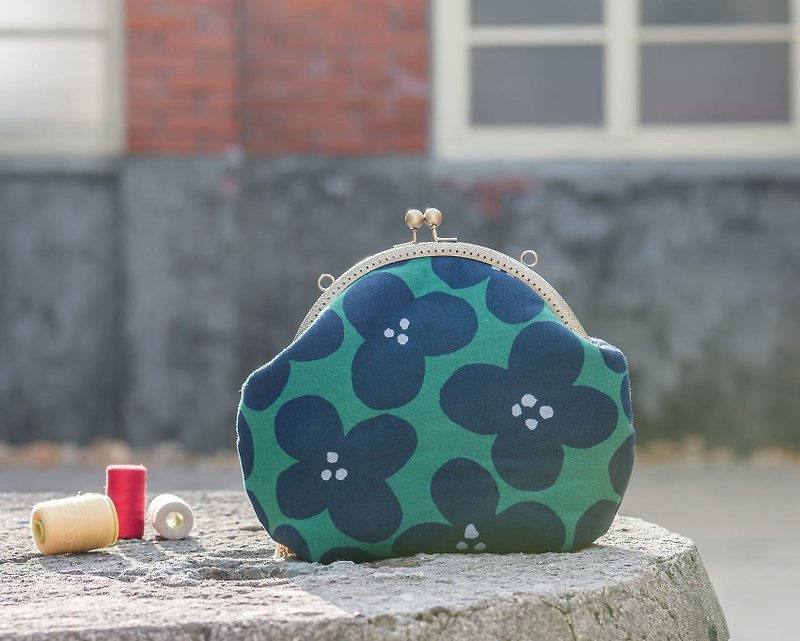 [Clover-like flowers] retro metal mouth gold bag #随包# #情人节礼品#可爱 - Messenger Bags & Sling Bags - Cotton & Hemp Multicolor