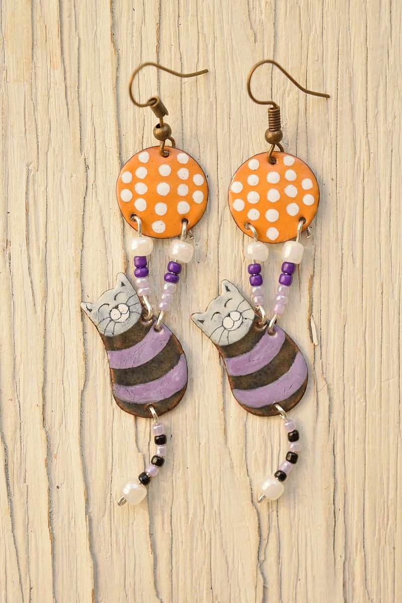 Violet Cat Earrings, Enamel Earrings, Polka Dot Ball and Cat, Enamel Jewelry, - ต่างหู - วัตถุเคลือบ สีม่วง