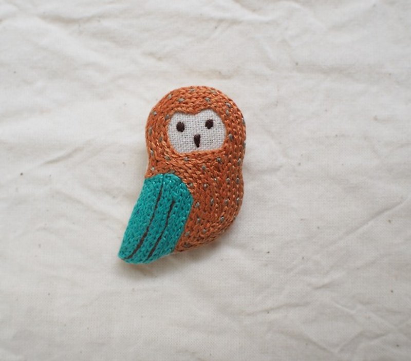 [Mule Doctrine] A Corner of Perspective-Hand-embroidered Owl Brooch/Brooch - เข็มกลัด - งานปัก 