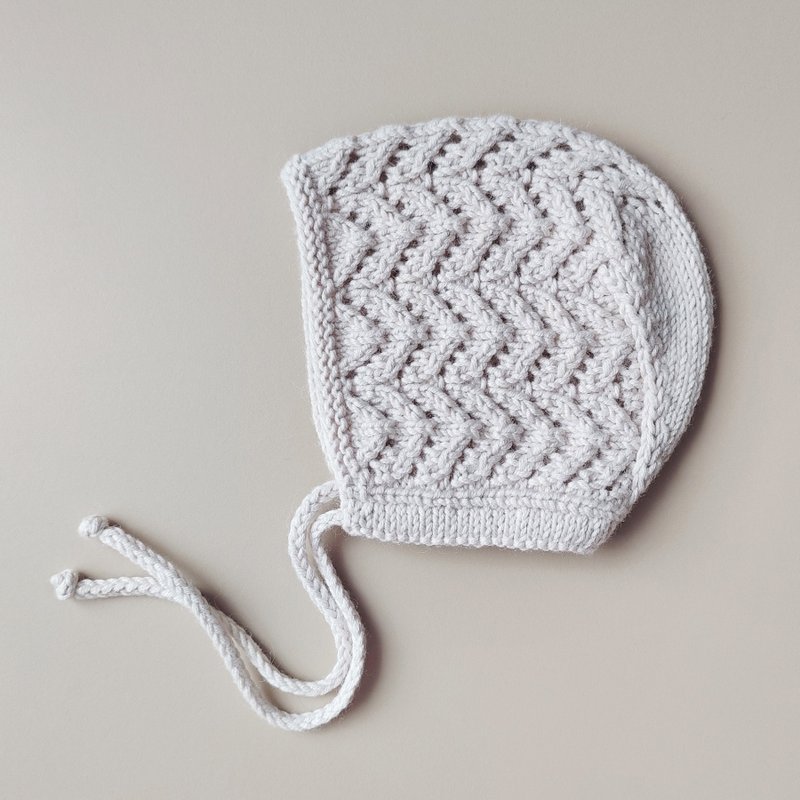 Knit baby bonnet newborn, baby girl hat, vintage style bonnet, baby shower gift - 嬰兒帽子/髮帶 - 棉．麻 灰色
