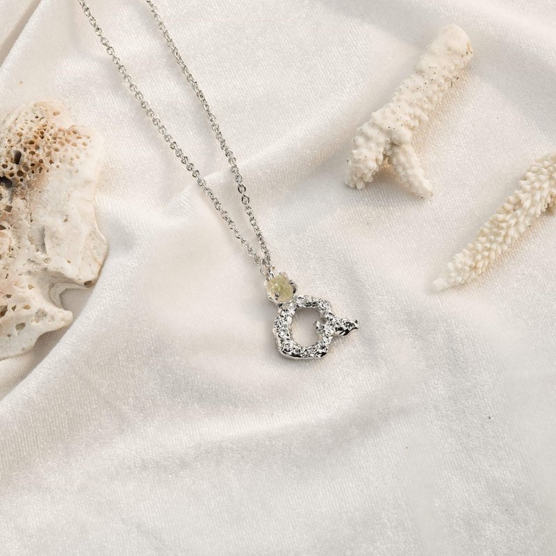 Alphabet pendant Q letter - 項鍊 - 銅/黃銅 