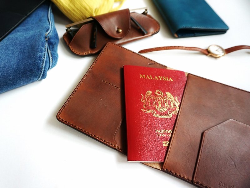 ブラウンレザーパスポートホルダー、B7カバー/クレジットカードポケット付きスリーブ - パスポートケース - 革 ブラウン
