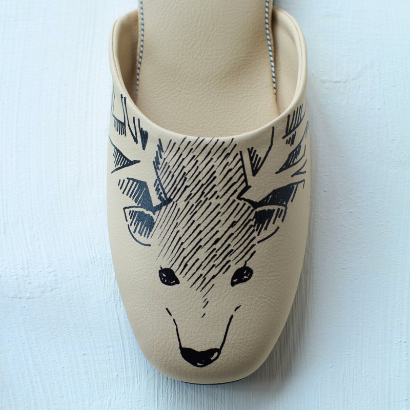 CLOAKROOMS OF .Fuller 室內拖鞋 設計款- deer (奶茶色) - 室內拖鞋 - 人造皮革 卡其色
