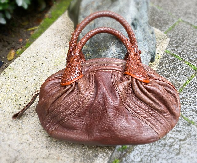 OLD-TIME] Early second-hand old bags Italian-made FENDI shoulder bag - Shop  OLD-TIME Vintage & Classic & Deco Handbags & Totes - Pinkoi