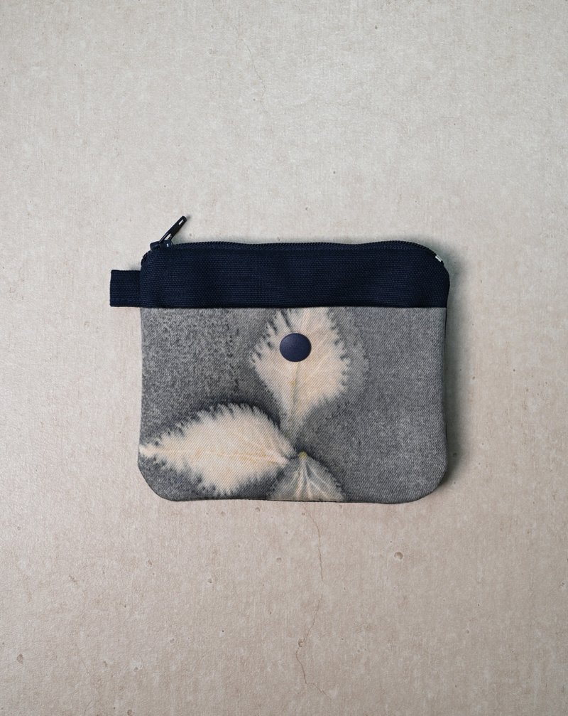 【記憶有限】EcoPrint 花葉移印零錢包-芝麻 - 零錢包/小錢包 - 棉．麻 多色