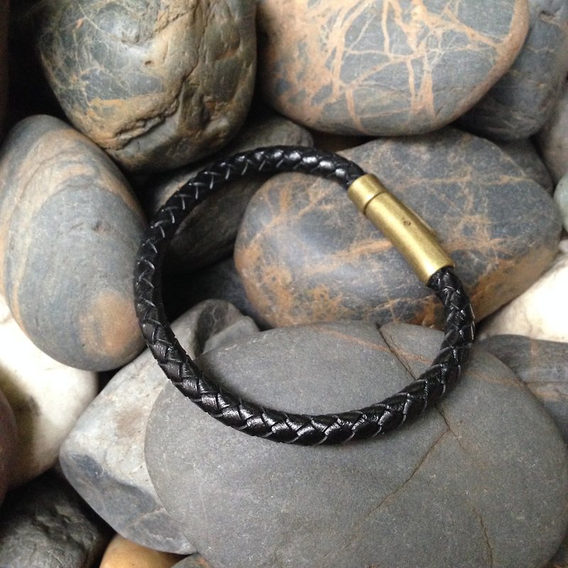 Black Weave Leather Bracelet - สร้อยข้อมือ - หนังแท้ สีดำ