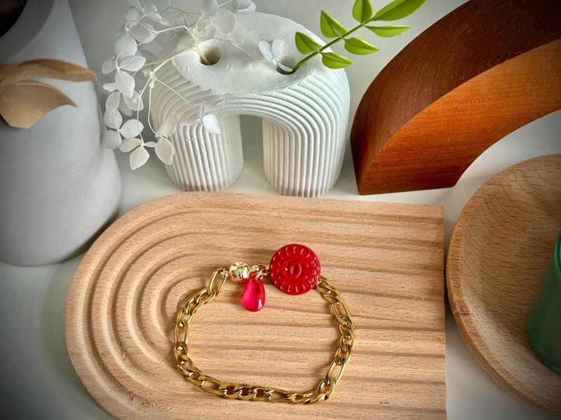 Rare - Handmade Bracelet using vintage Chanel Button - สร้อยข้อมือ - โลหะ สีแดง