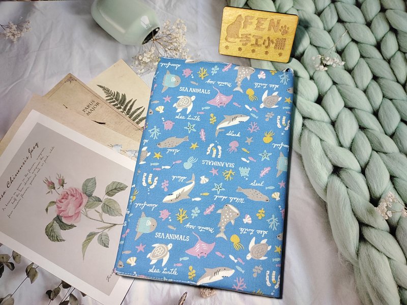 FEN手工小鋪-F系列-海洋系列-日本布料水藍色版鯊魚海龜布書套-布 - 書衣/書套 - 棉．麻 