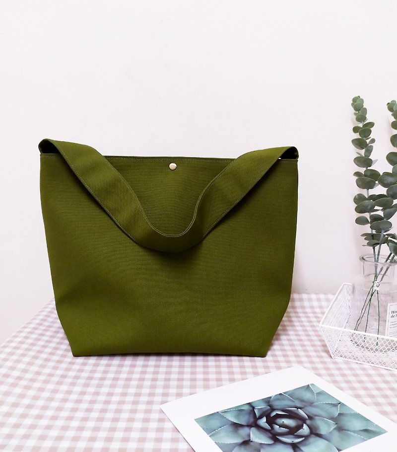 Jane Jane series shoulder bag / canvas cross-body bag / A4 suitable school bag / olive green / in pre-order - กระเป๋าแมสเซนเจอร์ - ผ้าฝ้าย/ผ้าลินิน สีเขียว