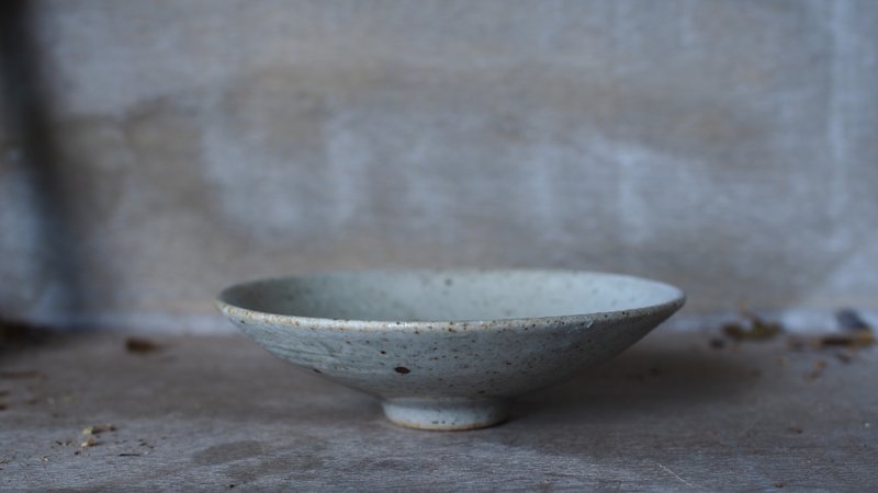 灰白寬口小圓盤 小碟 - 花瓶/花器 - 陶 白色