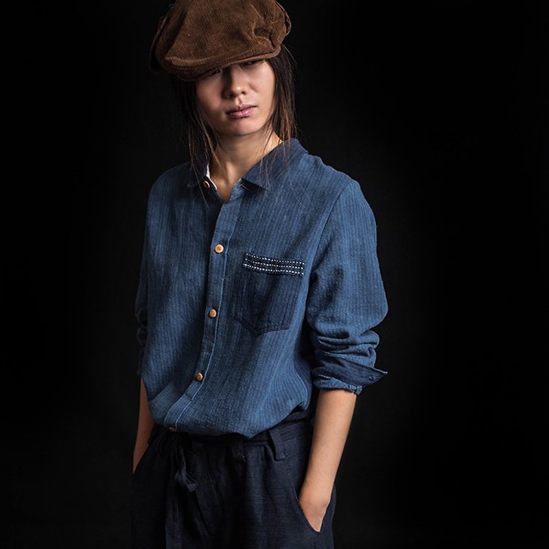 Plant dyed indigo hand-woven cloth sling long-sleeved shirt / orphan - เสื้อเชิ้ตผู้หญิง - ผ้าฝ้าย/ผ้าลินิน 