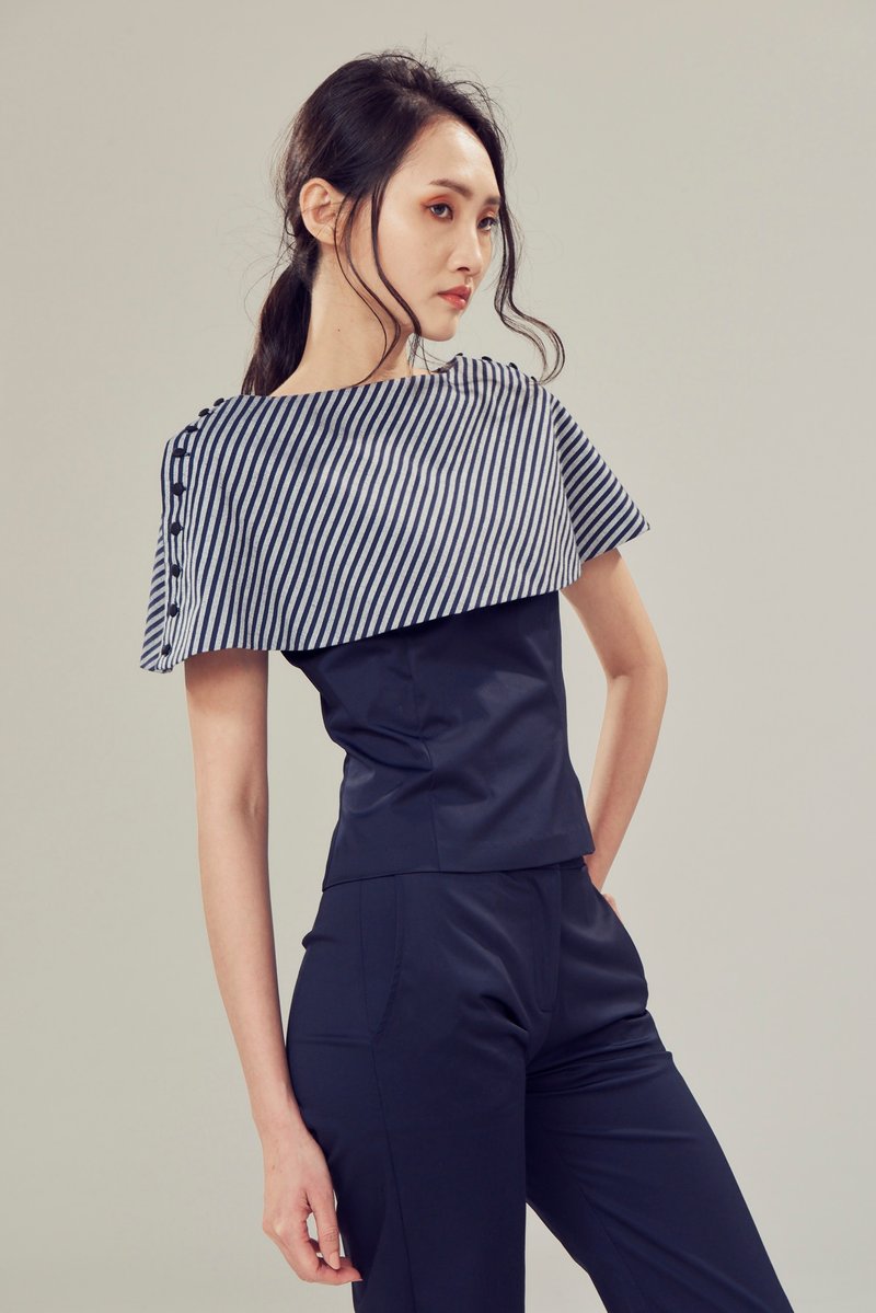 Off-season sale 藍條紋大圓領包扣上衣 - 女上衣/長袖上衣 - 棉．麻 