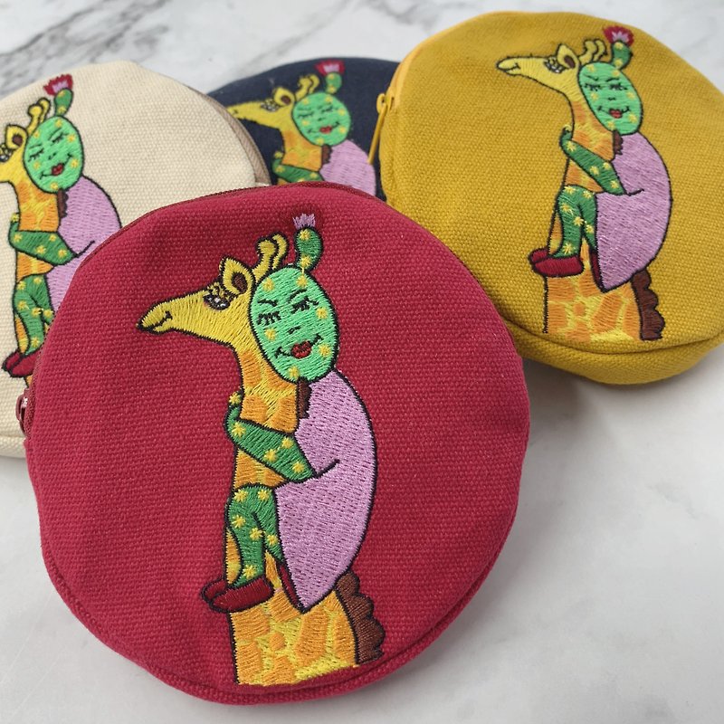 Embroidery Round Shape Coins Bag - Giraffe With Me - กระเป๋าใส่เหรียญ - งานปัก สีแดง