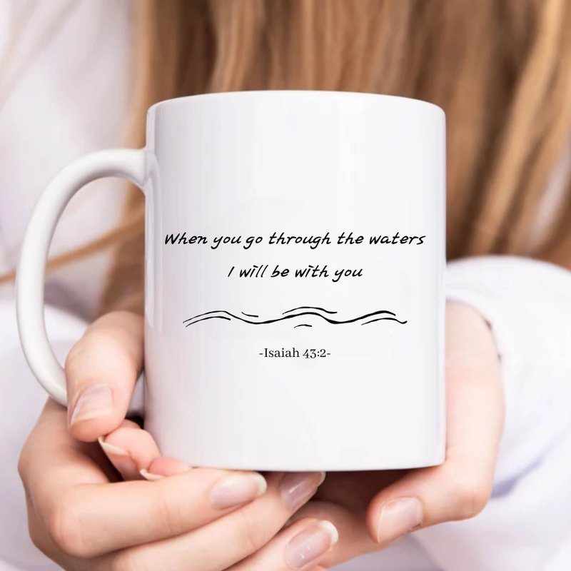 You Pass Through the Water Isaiah 43:2Isaiah43:2 Bible Verses Mug - แก้วมัค/แก้วกาแฟ - ผ้าฝ้าย/ผ้าลินิน ขาว