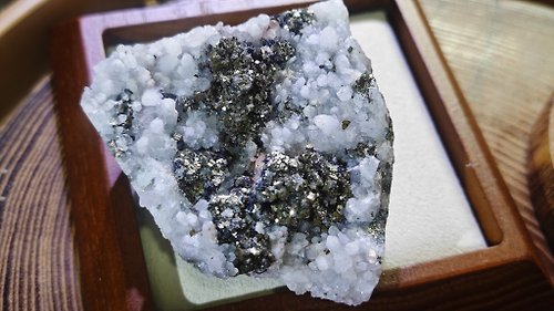 zen crystal jewelry 礦石水晶 天然黃銅礦白水晶共生晶簇|閃閃黃銅礦|白水晶|擺設收藏