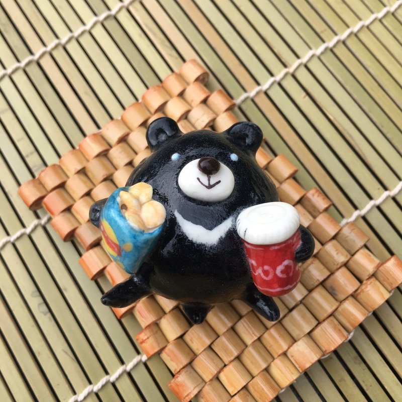 [Handmade Ceramics] Handmade Animal Ceramic Dolls - Taiwan Black Bear Christmas Gift for You to Enjoy - ตุ๊กตา - เครื่องลายคราม สีดำ