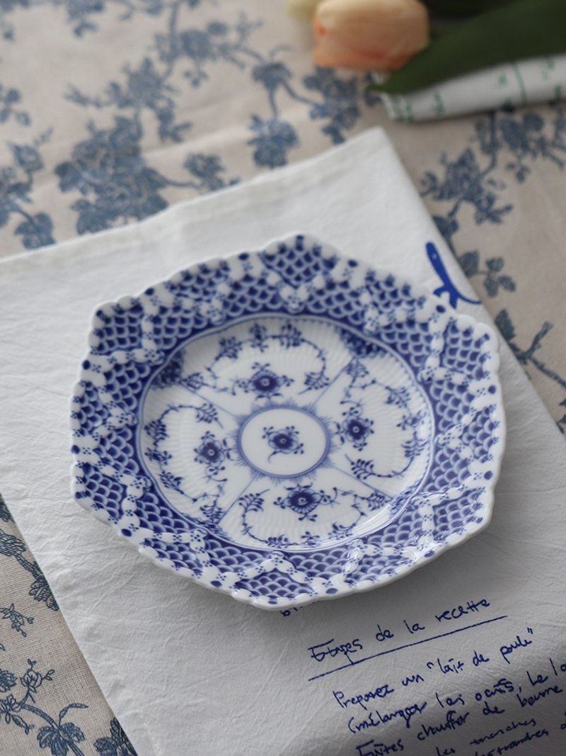 Jingdezhen blue and white plate tea pot cover bowl tray hexagonal plate underglaze blue and white - Plates & Trays - Porcelain 