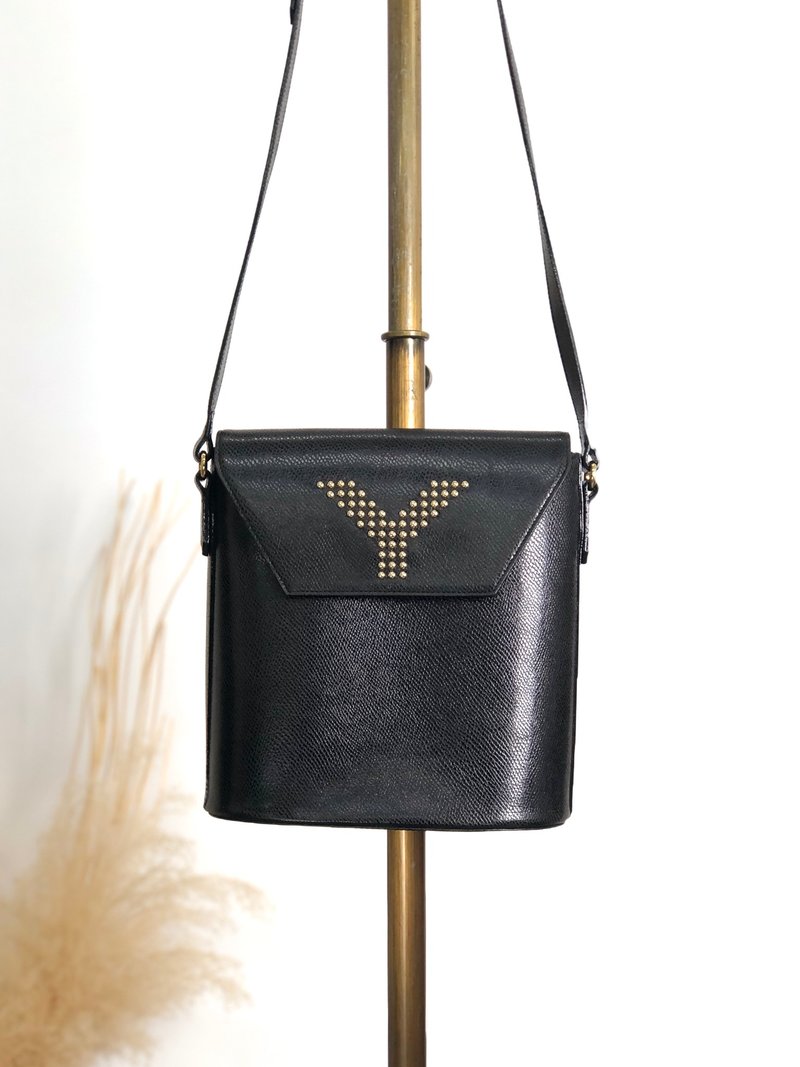 【 日本直送　名牌中古包 】Yves Saint Laurent ショルダーバッグ ブラック Yスタッズ レザー vintage オールド umrsfj - 側背包/斜背包 - 真皮 黑色