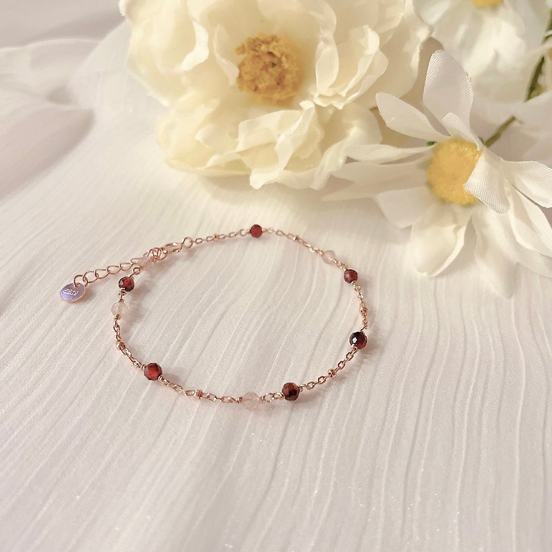 Sterling silver Stone x strawberry crystal red bubble gum bracelet natural stone bracelet crystal bracelet - สร้อยข้อมือ - คริสตัล 