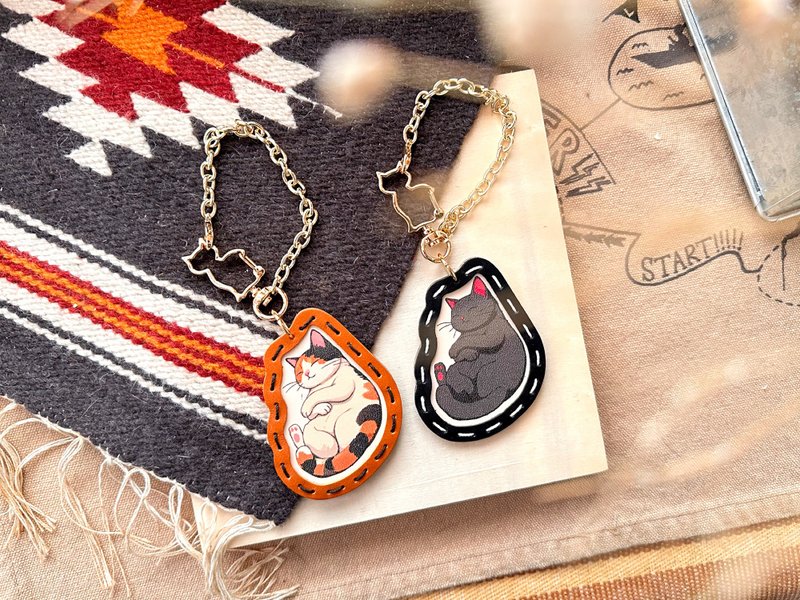 #完成品 おへそ見せ猫キーホルダー 猫 キーホルダー チャーム keychain 誕生日プレゼント - キーホルダー・キーケース - 革 多色