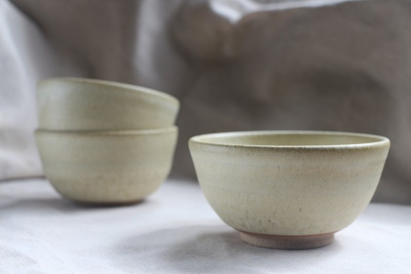 Handmade pottery bowl/milk yellow glaze - Bowls - Pottery 