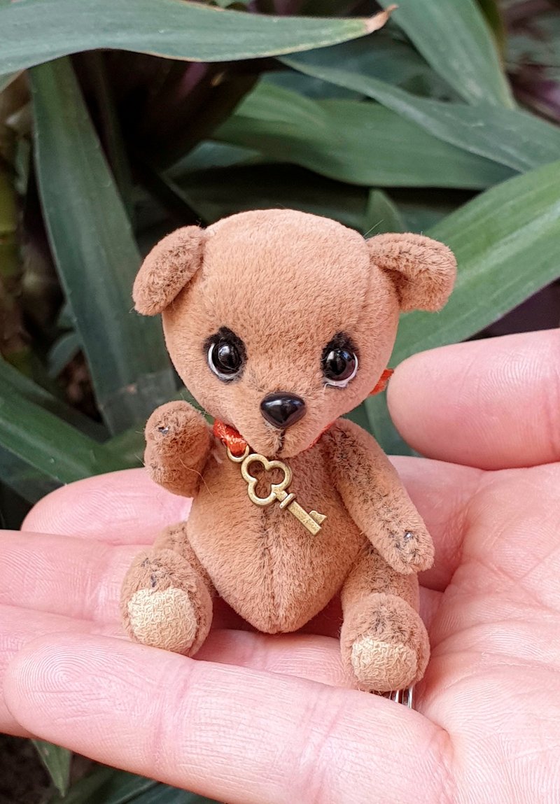 OOAK Tiny テディベア ピンキー by 神威由美 - 人形・フィギュア - その他の化学繊維 