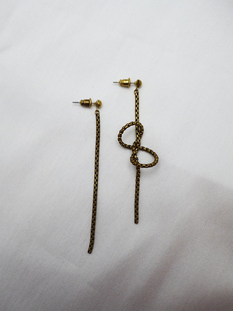 Asymmetrical Slipknot Earrings - Brass Earrings - ต่างหู - โลหะ สีทอง