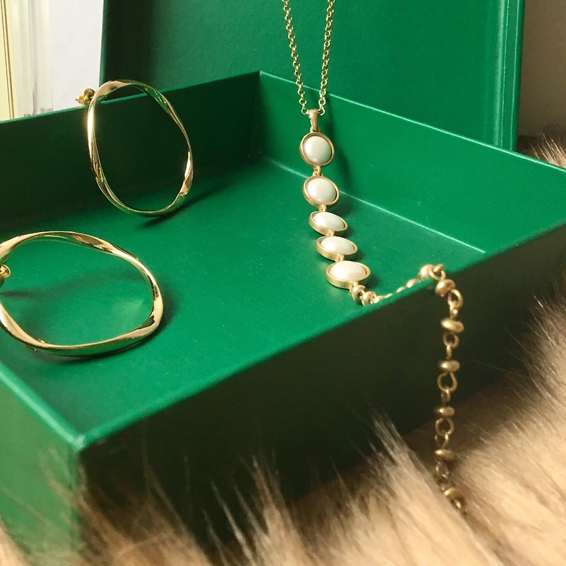 Vintage vintage pearl long chain necklace - สร้อยคอ - ไข่มุก สีทอง