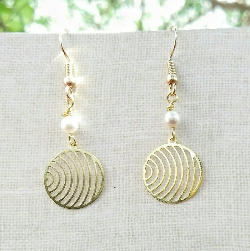 Water pattern hand-made dangling shell beads earrings can be changed to Clip-On - Earrings & Clip-ons - Other Metals Gold