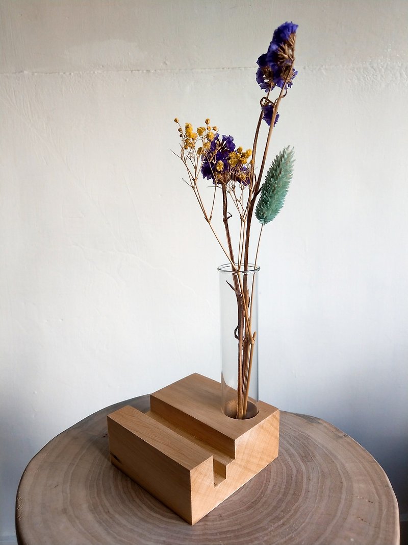 CL Studio [桧木-Mobile Phone Holder/Business Card Holder] N129 (with test tube and dry flower) - Card Stands - Wood Gold
