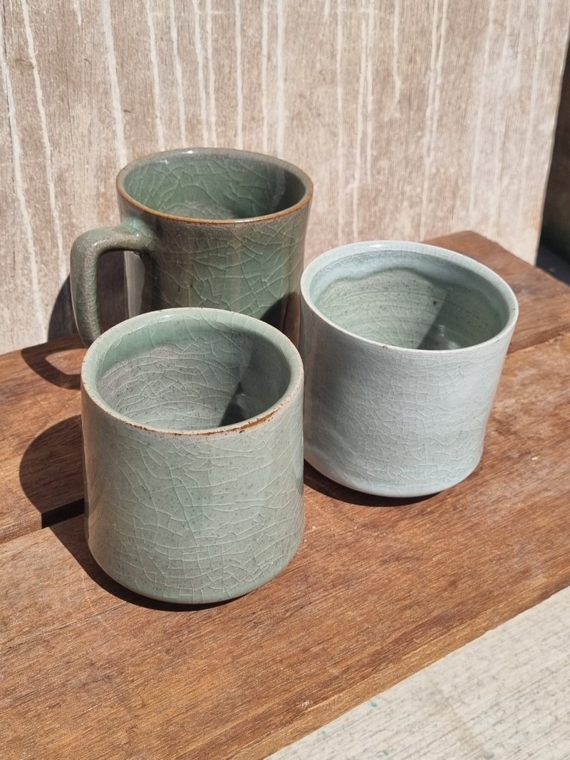 [Yi Dong Ren] Teal Cracked Water Cup-Lifestyle Foodware Pottery Ceramic Cup Coffee Cup - Cups - Pottery Green