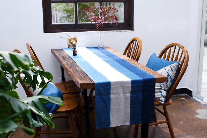 不如去作 青山茶席桌旗床旗床尾巾茶布天然藍染漸層染純亞麻布料 - 餐桌布/餐墊 - 棉．麻 藍色