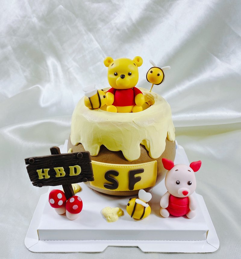 Pooh cake birthday cake customized dessert one month wedding baby 4 6 inches face to face - เค้กและของหวาน - อาหารสด สีเหลือง