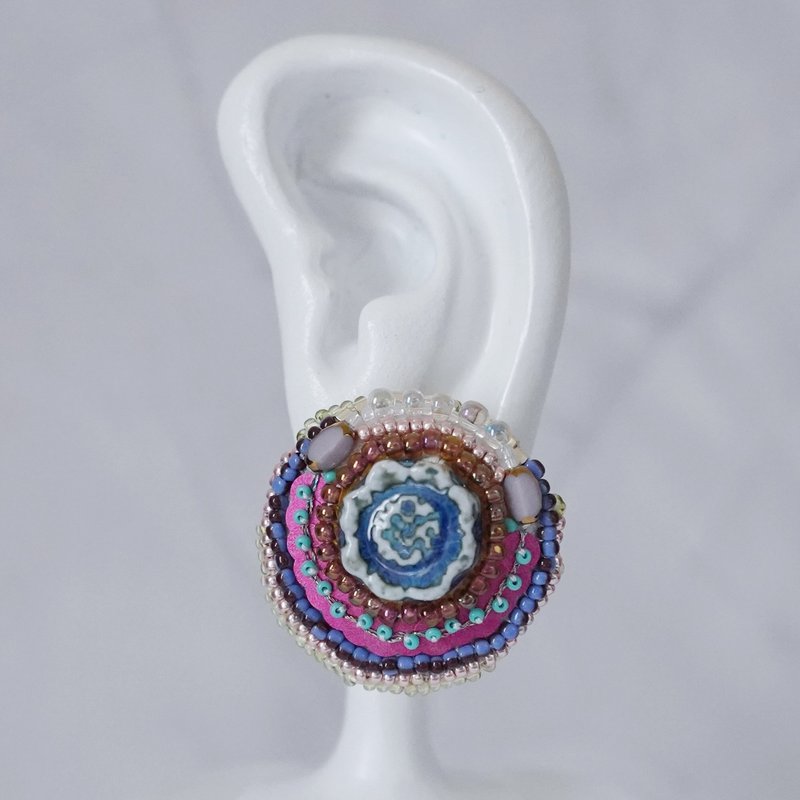 Souvenirs 耳針・耳夾 1 獨一無二 × 紫色 × 大尺寸 × 可選金屬配件 × 珠飾刺繡 × 醫療級不鏽鋼 - 耳環/耳夾/耳骨夾 - 其他材質 紫色