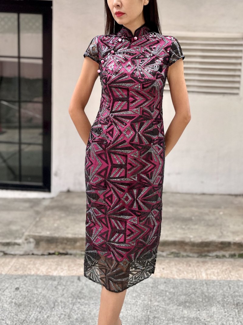 Yi-ming MARTHA GEOMETRIC SEQUINS LONG CHEONGSAM (BLACK/ FUCHSIA) - กี่เพ้า - ผ้าฝ้าย/ผ้าลินิน 