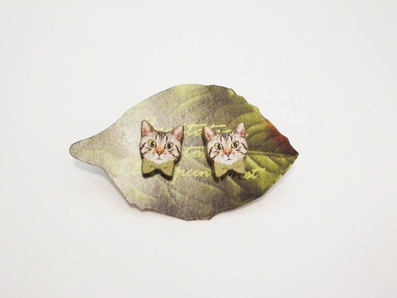 Butterfly cat earrings / wooden earrings - Earrings & Clip-ons - Wood Brown
