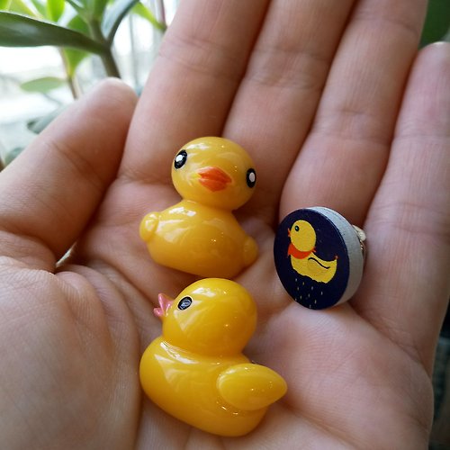 AGATIX Yellow Duck Pinback Button Badge Ducks Lover Gift Yellow Duck Pin Brooch Jewelry