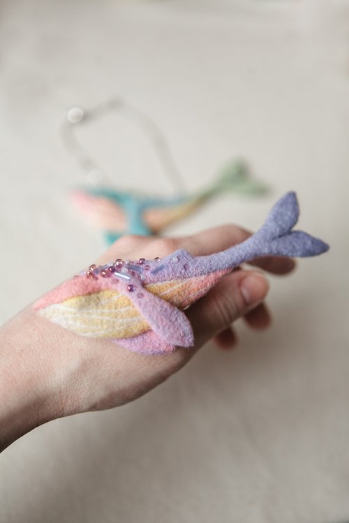 PaulineWoolStudio Lilac handmade brooch of 100% natural wool The rainbow whale for girls
