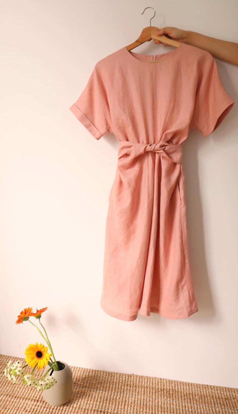 Berry Dress寶貝粉/暗莓果紅亞麻及膝前綁帶洋裝 (可訂做顏色) - 洋裝/連身裙 - 棉．麻 