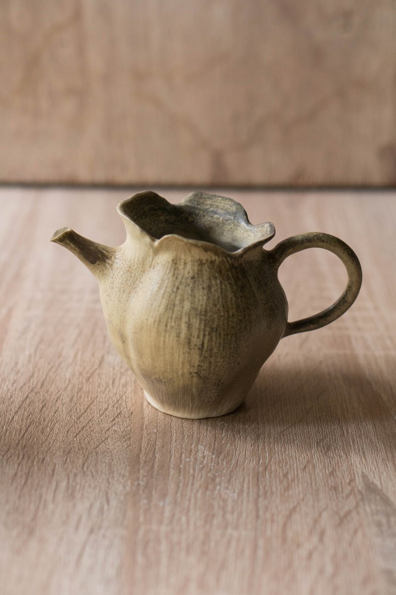 柴燒白瓷花形茶海 - 茶壺/茶杯/茶具 - 陶 黃色