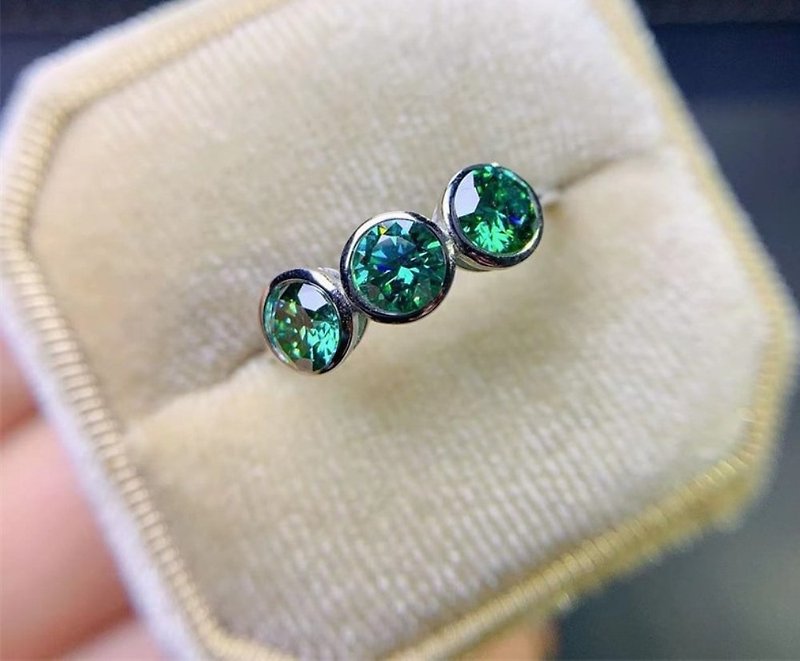 Green Moissanite Ring, Green Moissanite Wedding Band, Green Moissanite  Band - แหวนทั่วไป - วัสดุอื่นๆ สีเงิน