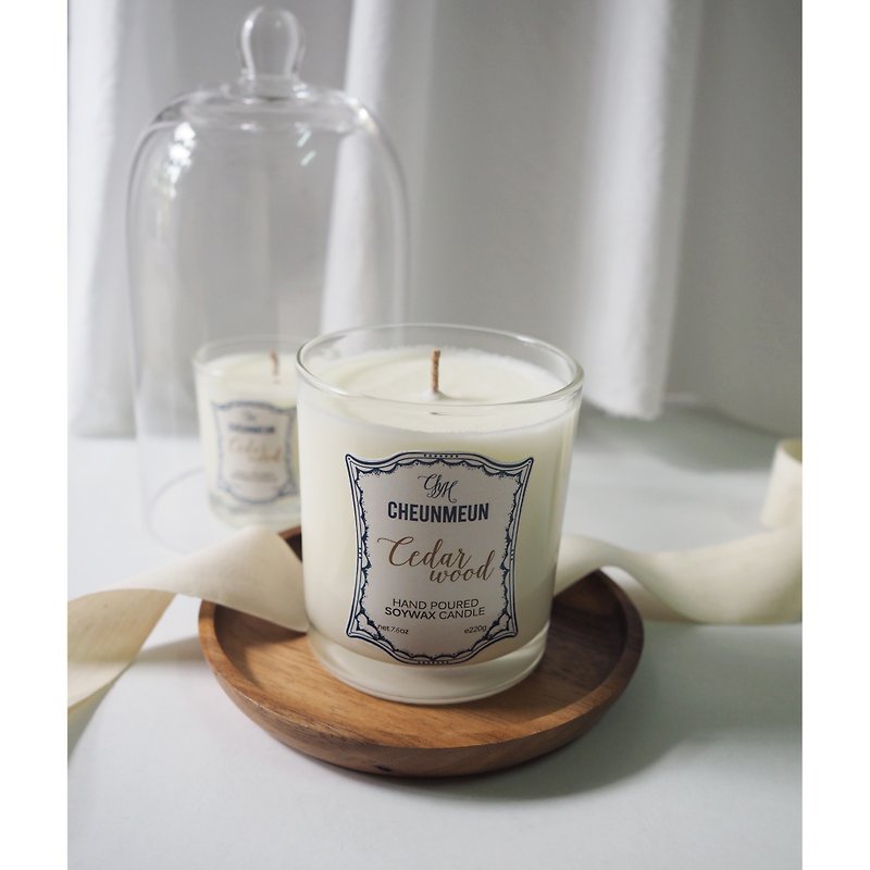 Fresh Home Candle Soy-Wax / Cedar-wood scent - 香氛蠟燭/燭台 - 植物．花 白色