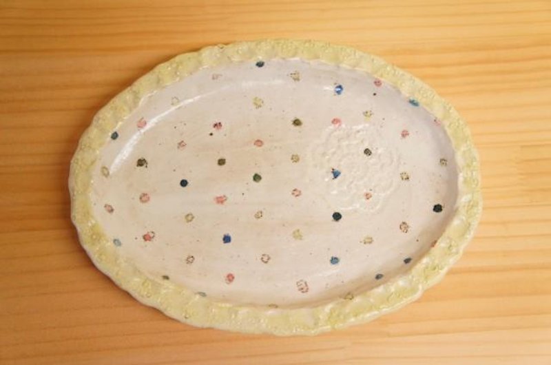 黄色レースリム付き粉引オーバル皿 - 小皿 - 陶器 
