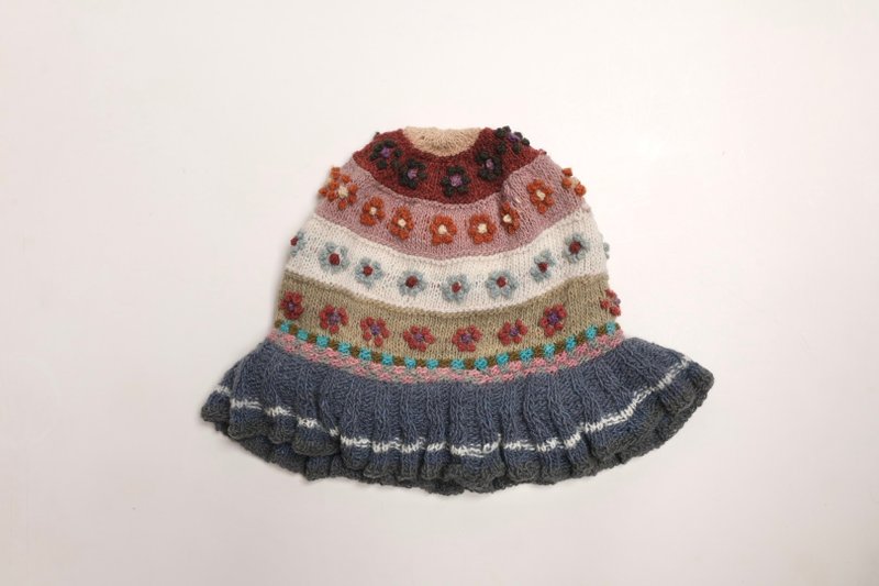 童/成人聖誕禮物/南美洲秘魯100%純羊駝毛手工荷葉邊漁夫帽小花藍 - 帽子 - 羊毛 卡其色