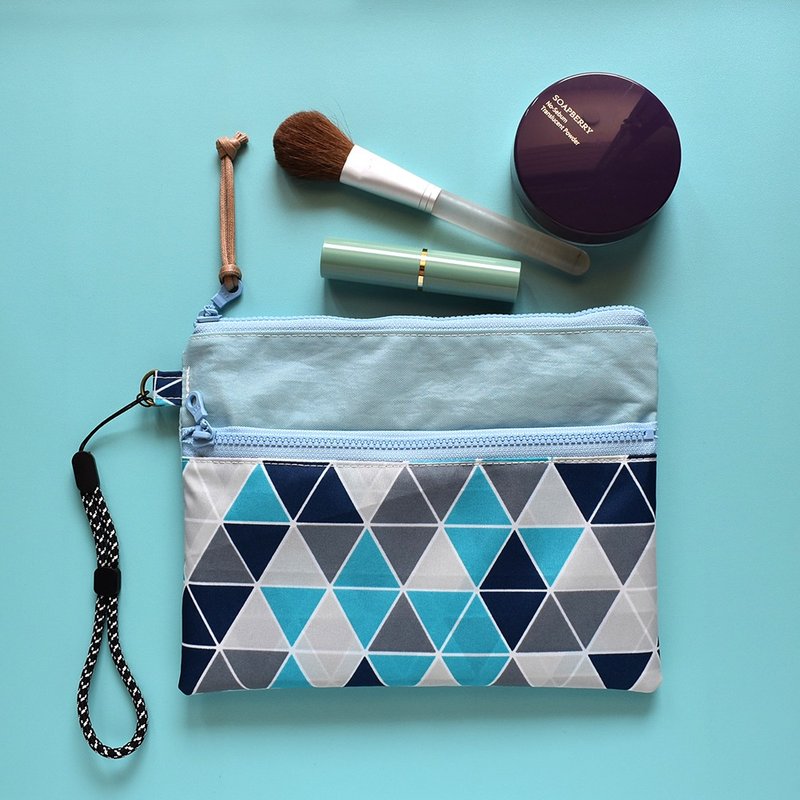 Travel Waterproof Cosmetic Bag_Triangle (Blue) - กระเป๋าเครื่องสำอาง - ไนลอน สีน้ำเงิน